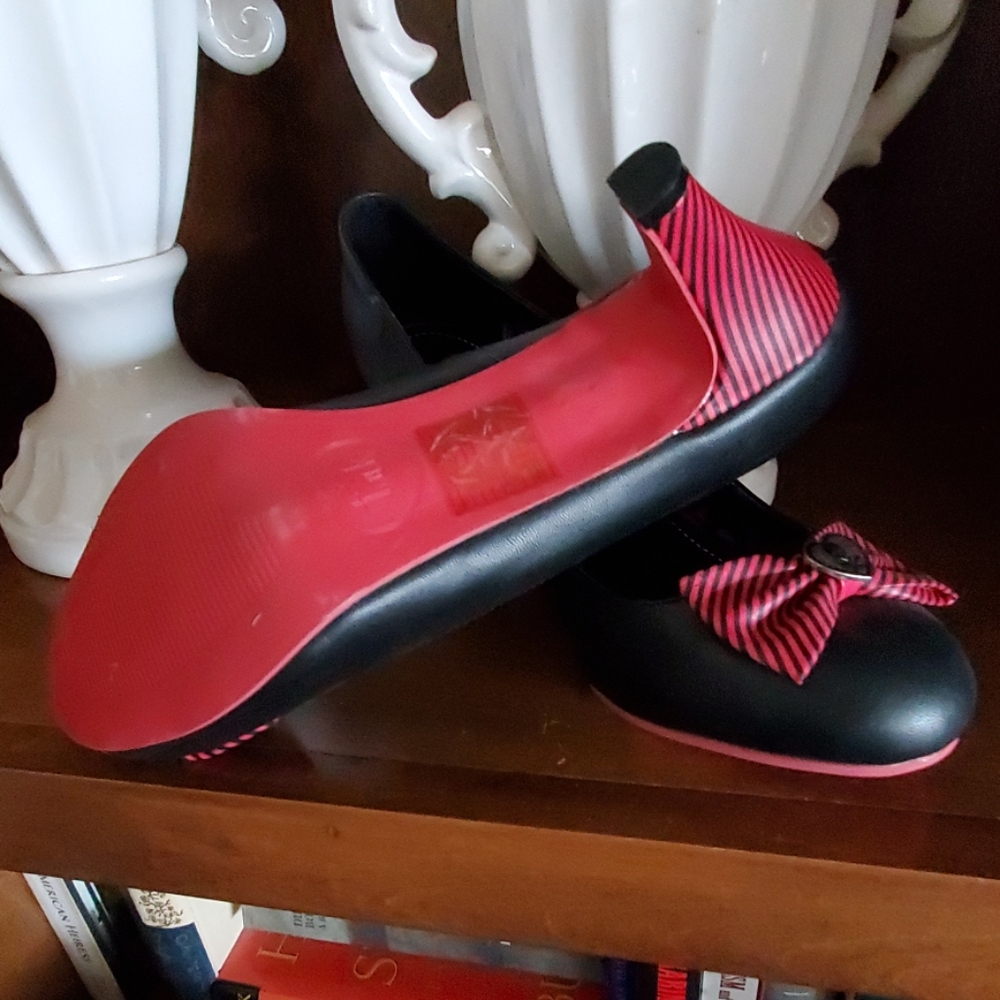 Shoes - Picture 4 of 4